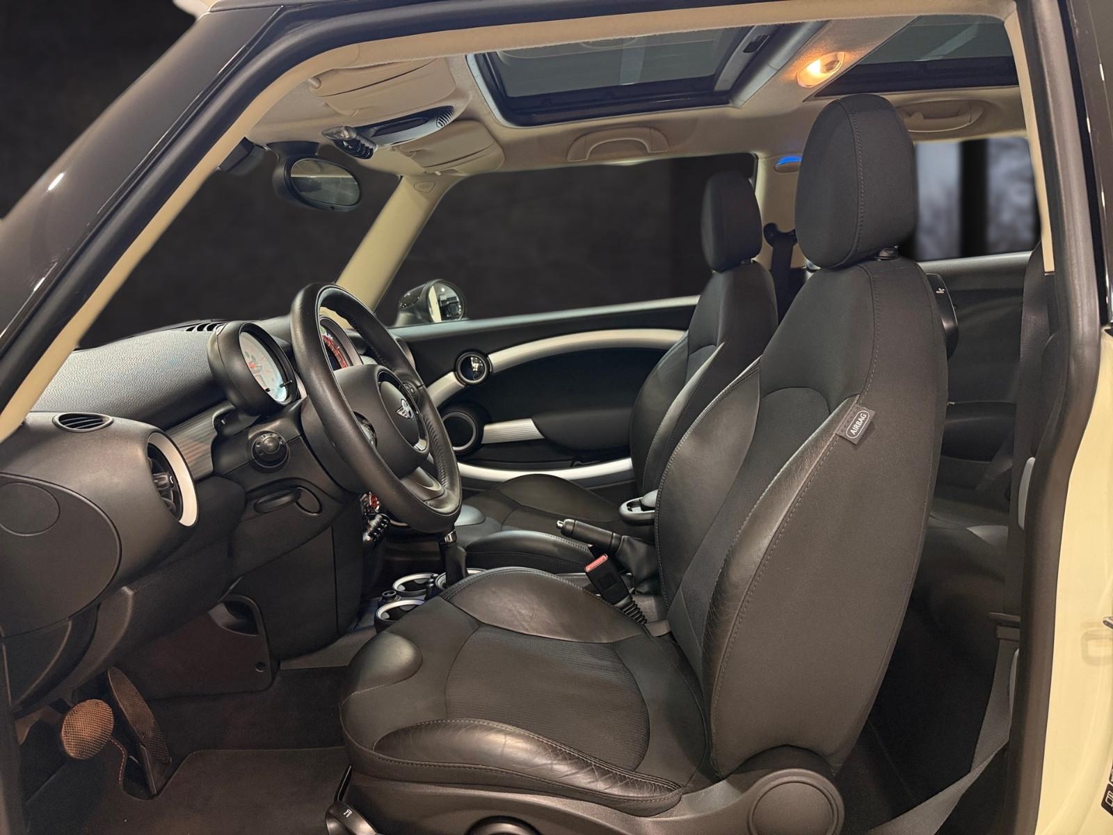 MINI Mini Cooper 1,6 *Sport+Chili-Paket*Panorama*Navi