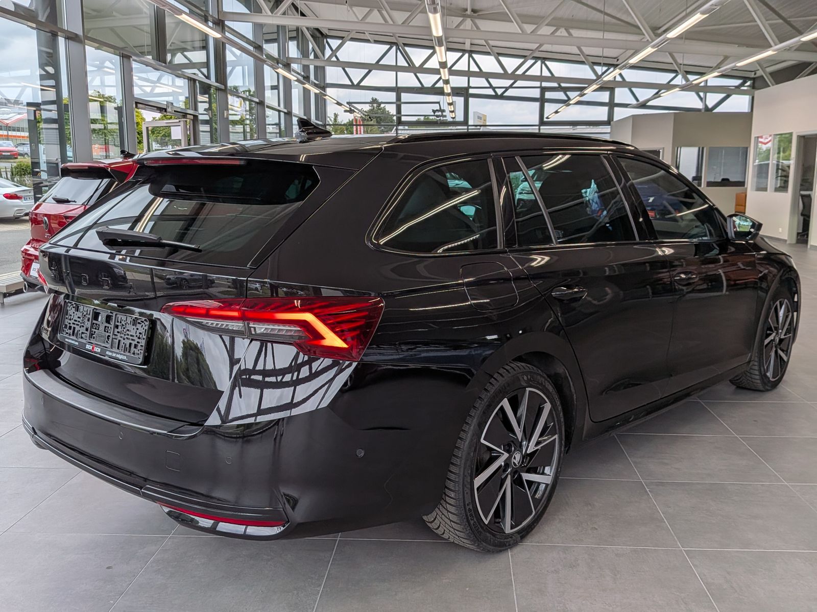 Fahrzeugabbildung SKODA Octavia 2.0TDI Sportline Matrix Canton Pano ACC
