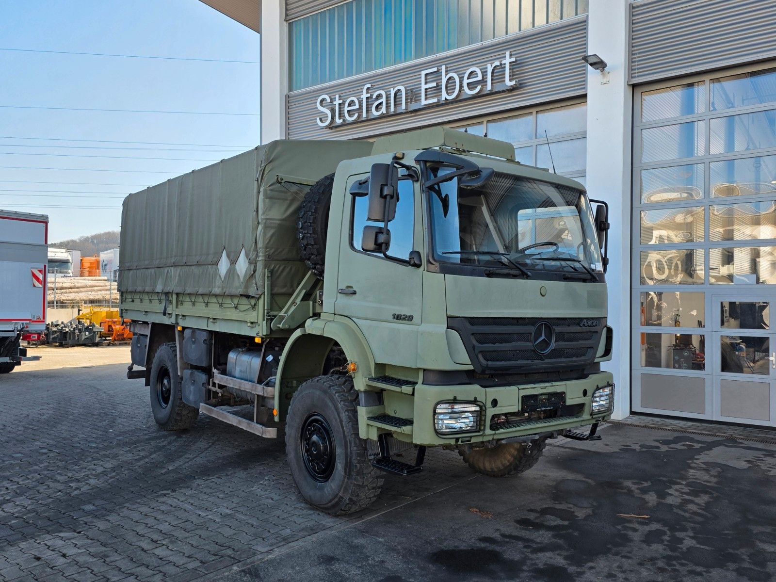 Fahrzeugabbildung Mercedes-Benz Axor 1829 A 4x4 Klima Standheizung 3 Sitze