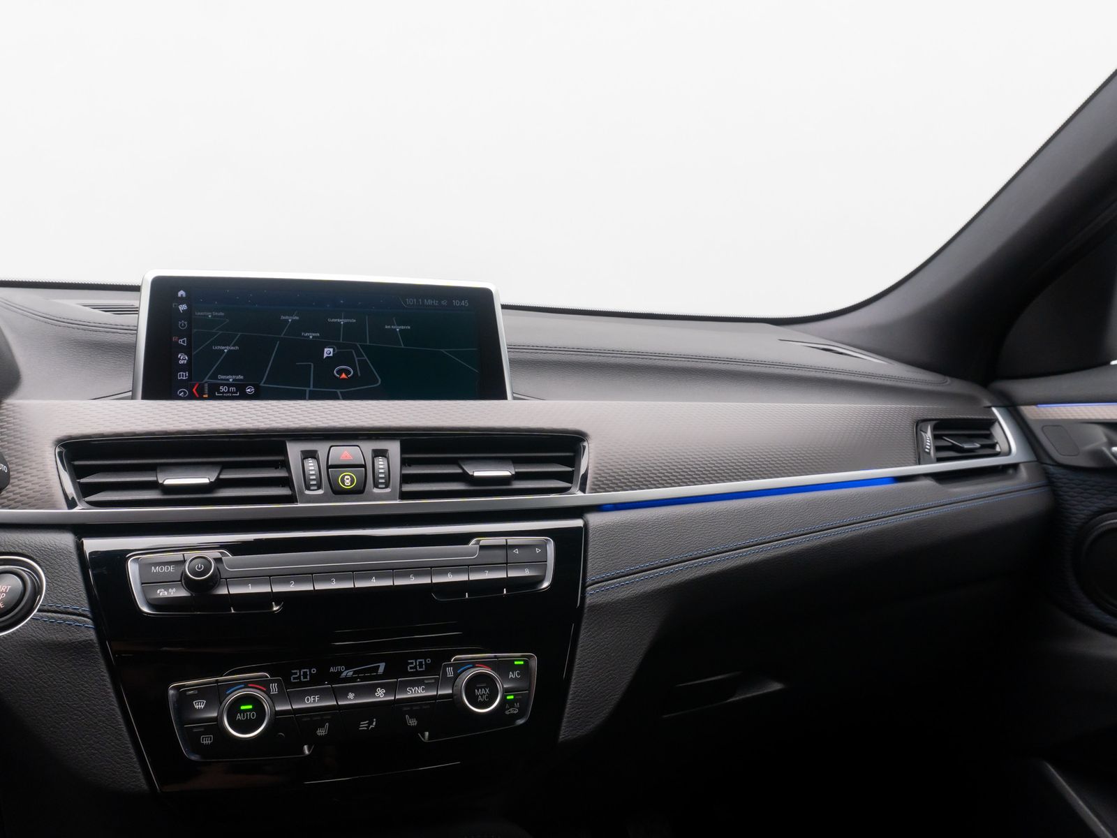 Fahrzeugabbildung BMW X2 sD18d M Sport GeschwindigReg Kamera DAB 19"