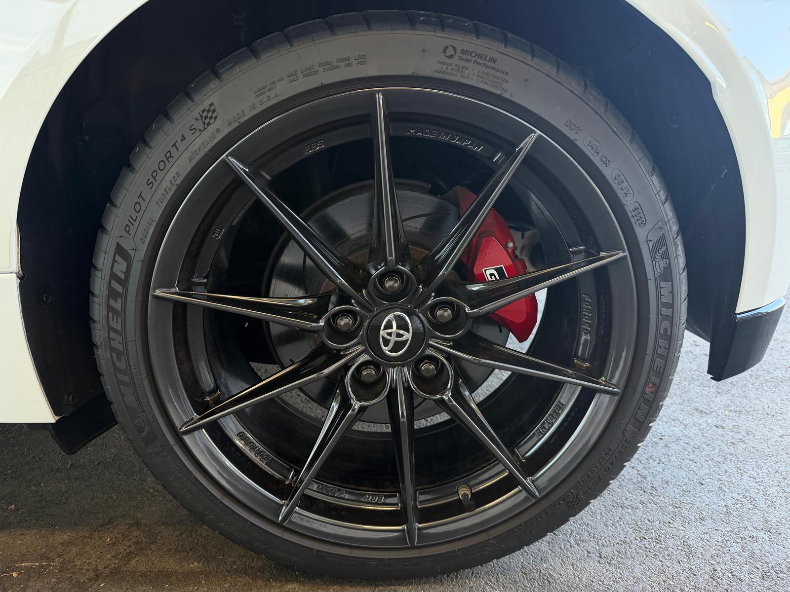 Toyota GR YARIS AWD 1.HD CARBON-DACH LED RFK