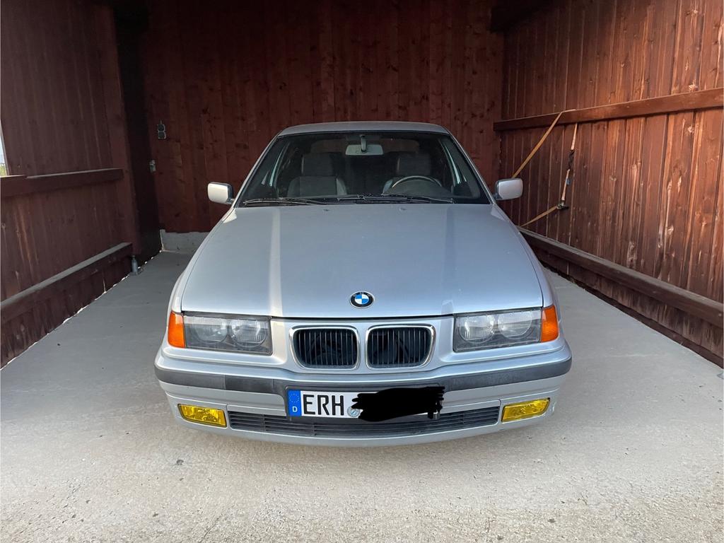 BMW 323