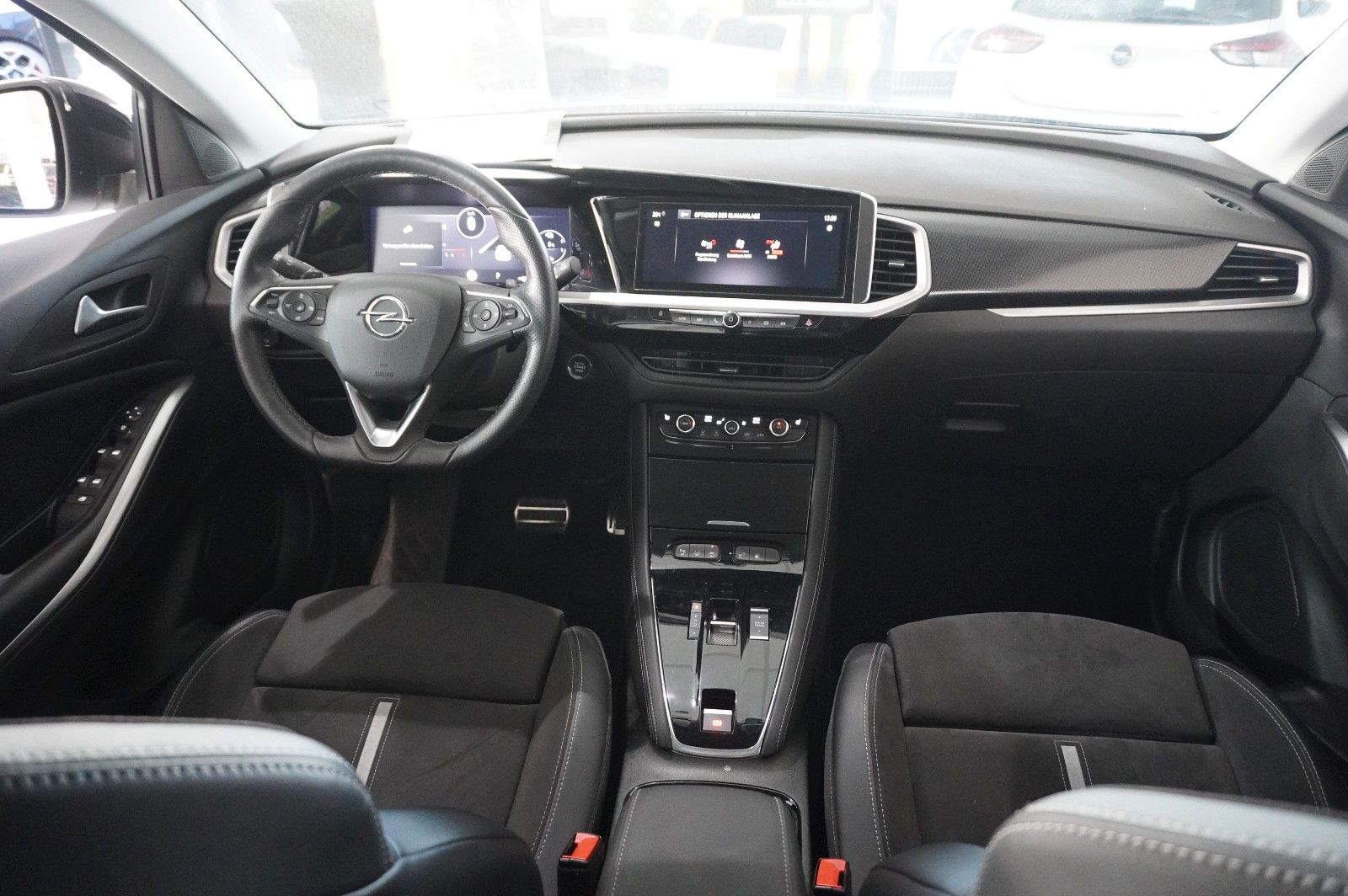Fahrzeugabbildung Opel Grandland (X) 1.6T GSe HYBRID 4X4 NAVI/LED/SPORT