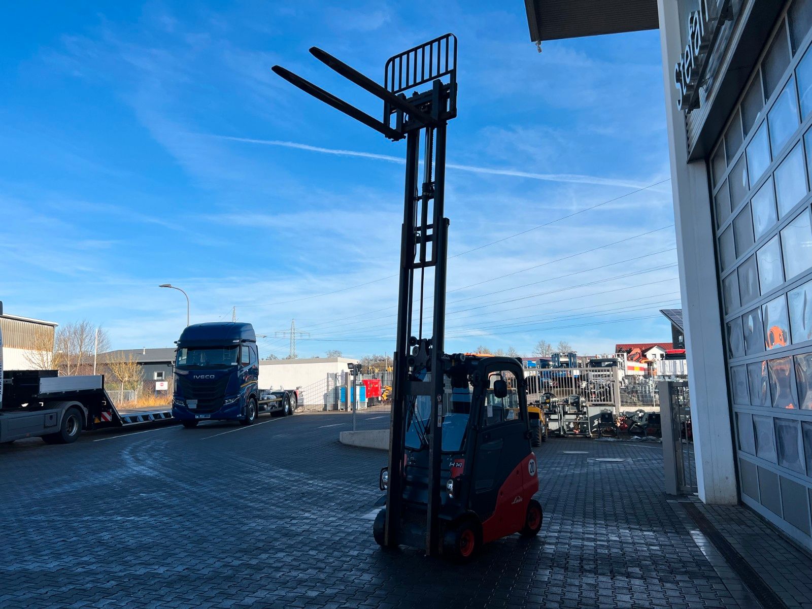 Fahrzeugabbildung Linde H14D-01 / Triplex: 4,6m / 2014 / 893h