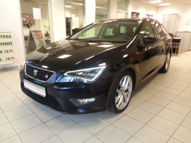 SEAT Leon ST 2.0 TDI 135kW  FR DSG / 1. Hand / NAVI