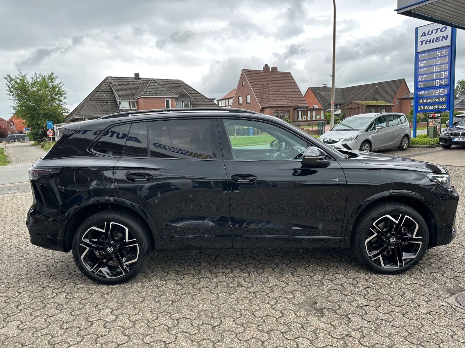 Fahrzeugabbildung Volkswagen Tiguan 2.0 TDI 4M R-Line Pano/AHK/ACC/Navi