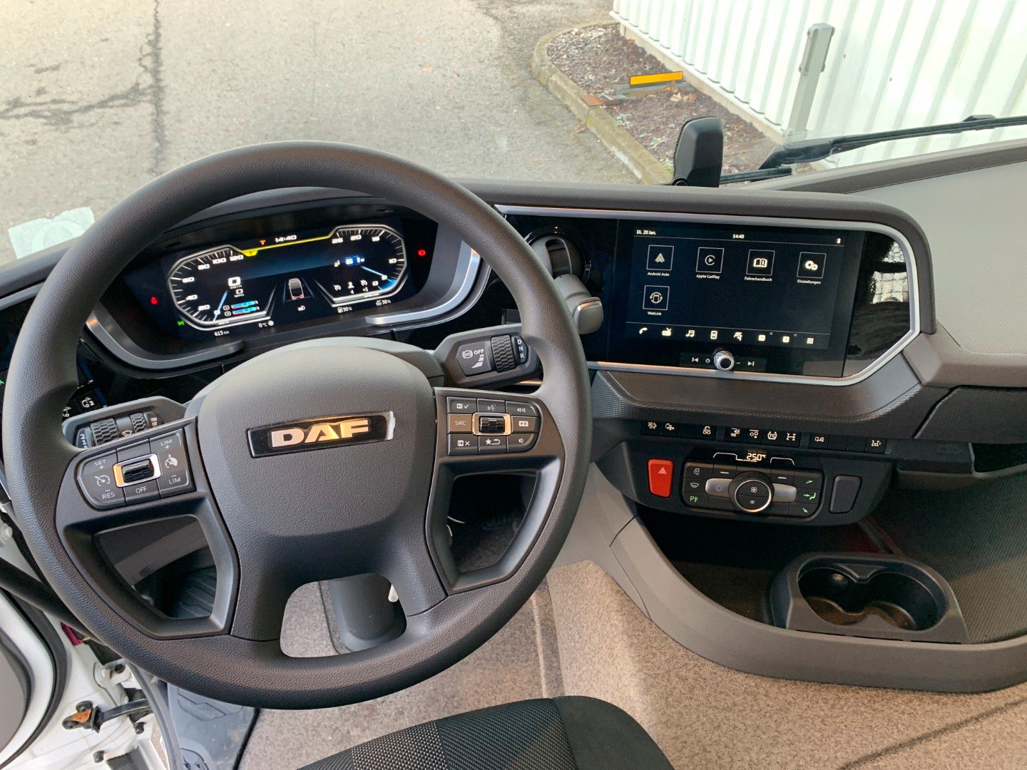 Fahrzeugabbildung DAF FAN XD 450 Baustoff mit Kran