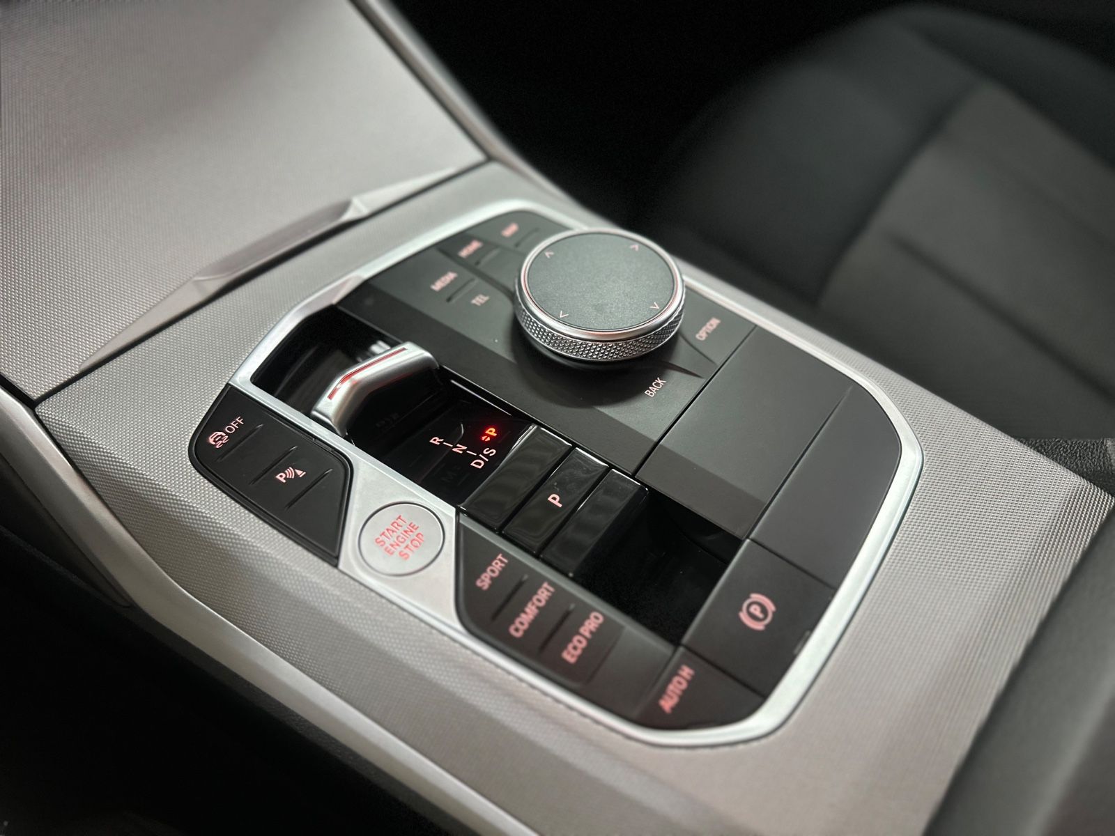 BMW 318 d Touring Facelift+Driving Assistant+Curved foto 24