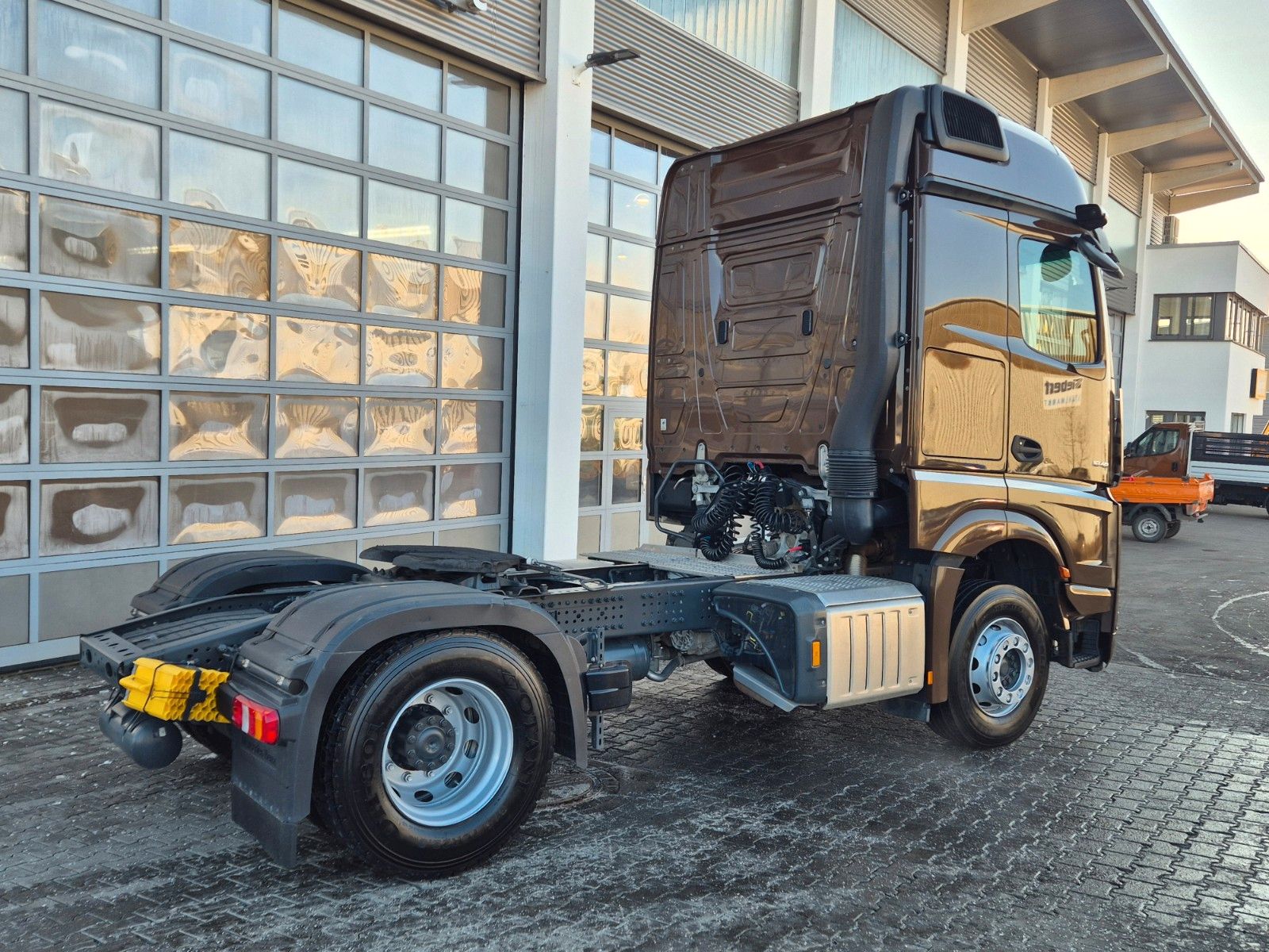 Fahrzeugabbildung Mercedes-Benz Actros 1848 LS Öl-Retarder Standklima BigSpace