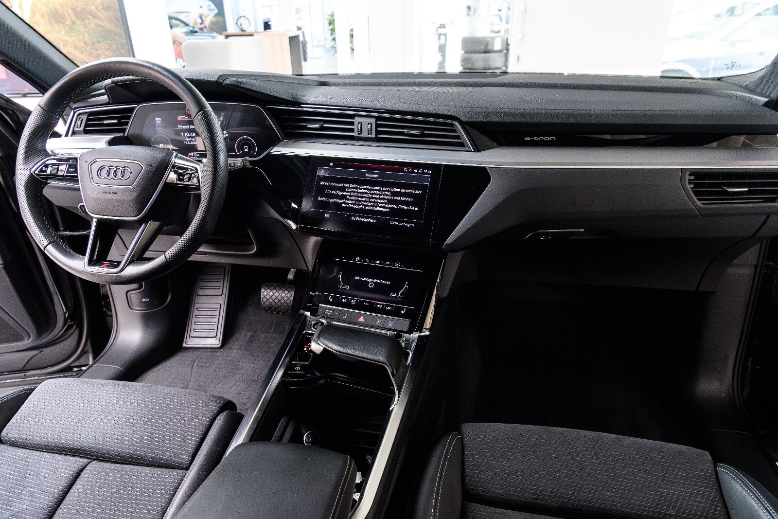 Fahrzeugabbildung Audi e-tron 50 quattro S line NAVI/SZH/LED/RFK