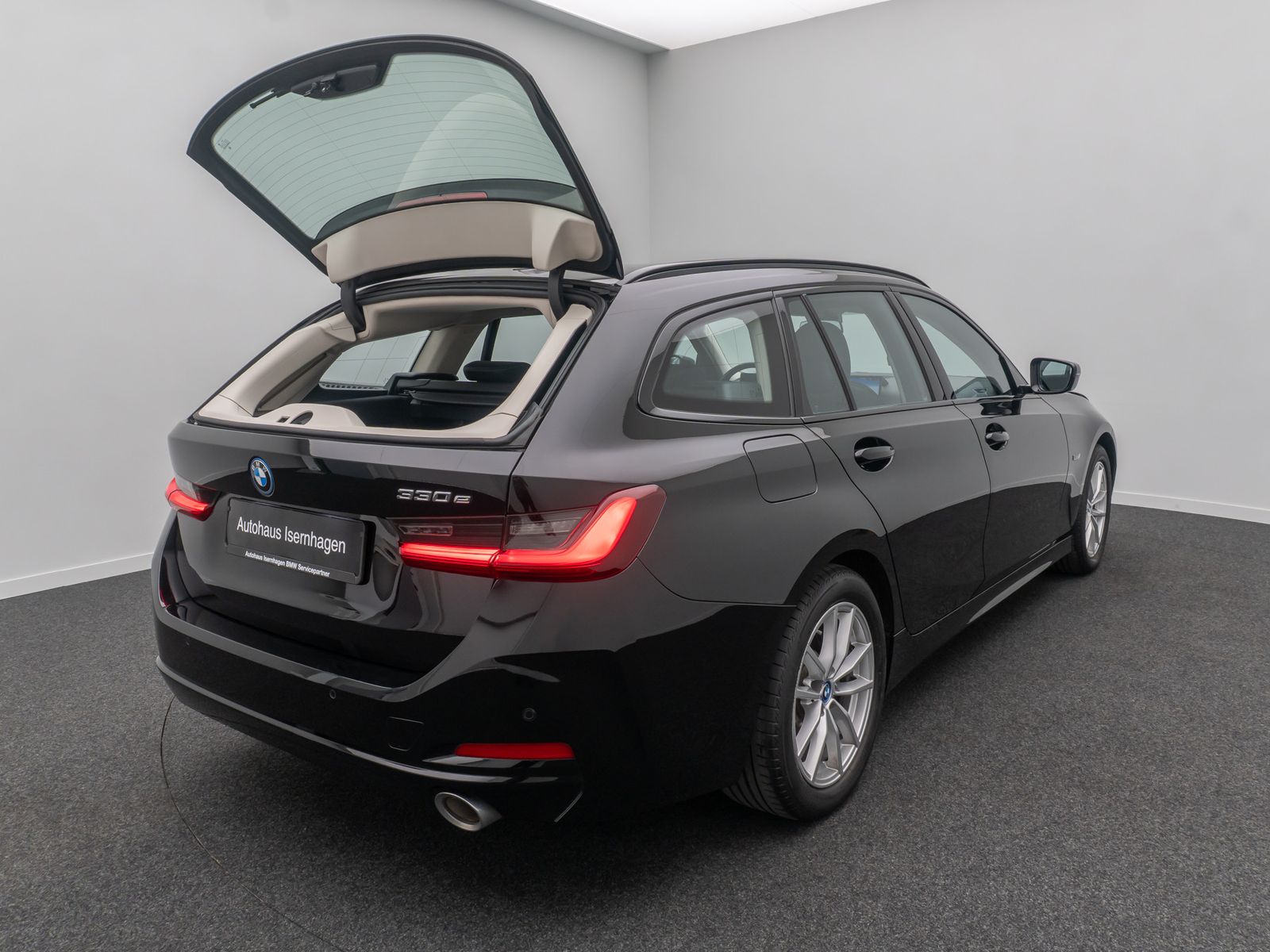 Fahrzeugabbildung BMW 330e DAB Widscreen Geschwindigkeitsreg Sport PDC
