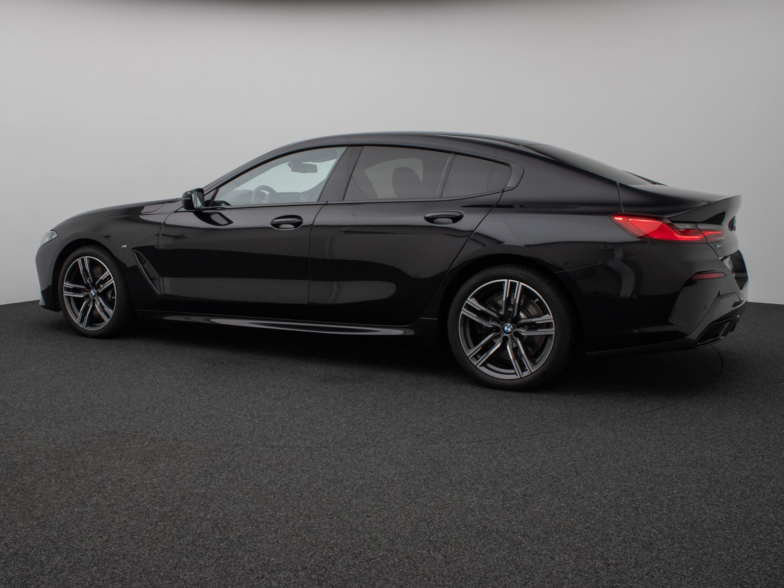 Fahrzeugabbildung BMW 840d xD Gran Coupè Laser 360°HUD SoftCl DisplKey