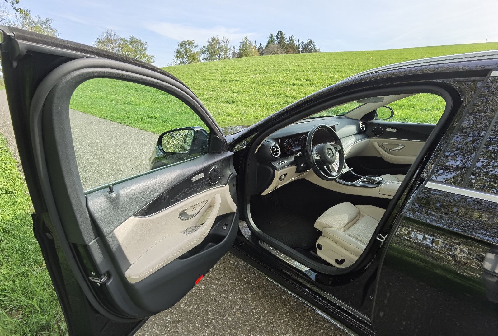 MERCEDES-BENZ E220d 4MATIC T Allrad -Beige+Holz 8fach Reifen