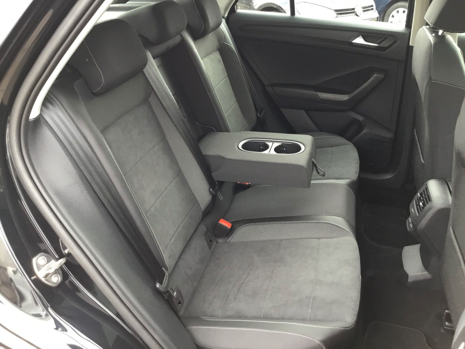 Fahrzeugabbildung Volkswagen T-Roc 1.5 TSI DSG Style+AHK+MatrixLED+ACC+Pano