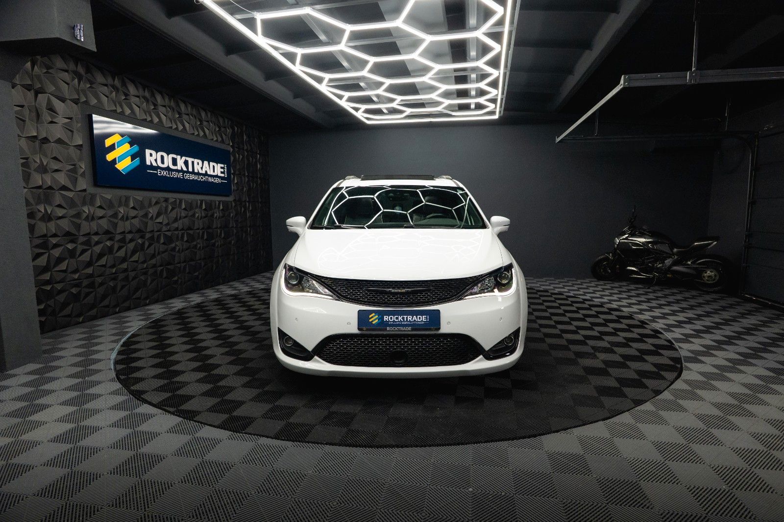 Fahrzeugabbildung Chrysler Pacifica 3.6 V6 LIMITED Night *Pano*CarPlay*ACC