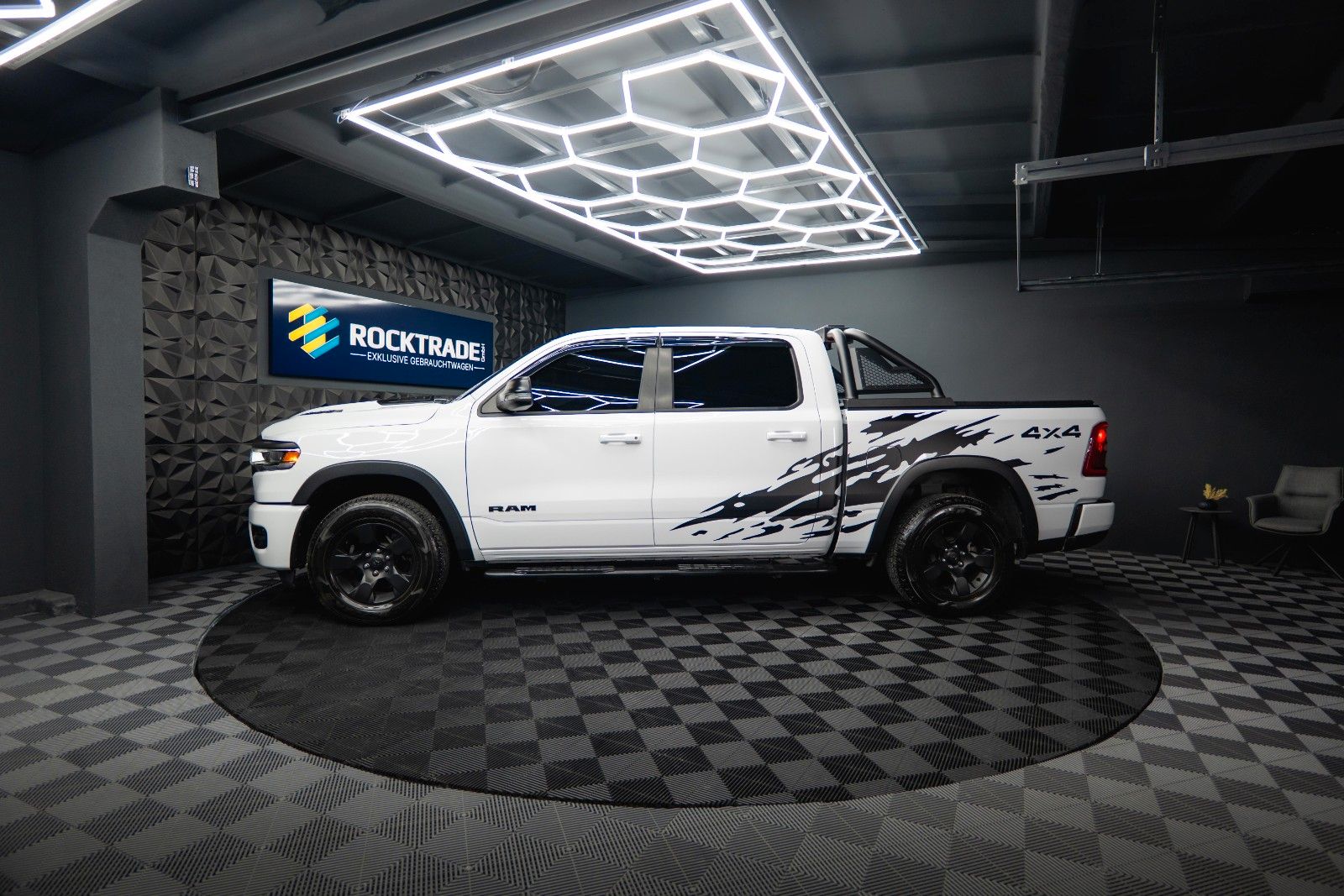 Fahrzeugabbildung Dodge RAM 3.6 V6 MY 25 Offroad Night-Paket ACC LED 19%