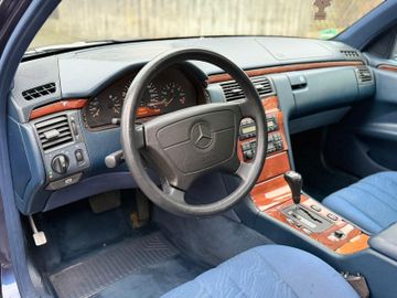 Mercedes E 320 - 11