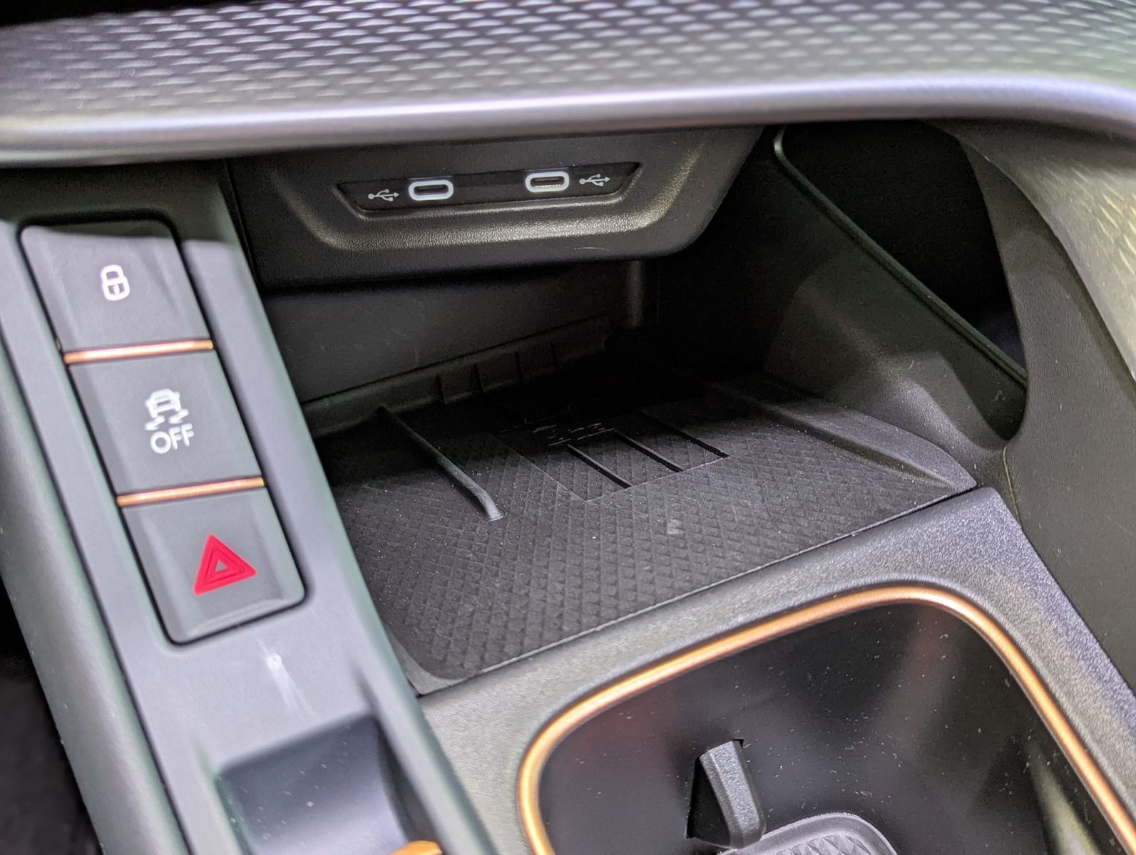 CUPRA Terramar 1.5 eTSI Sennheiser Edge-Paket HUD 19" - Image 24