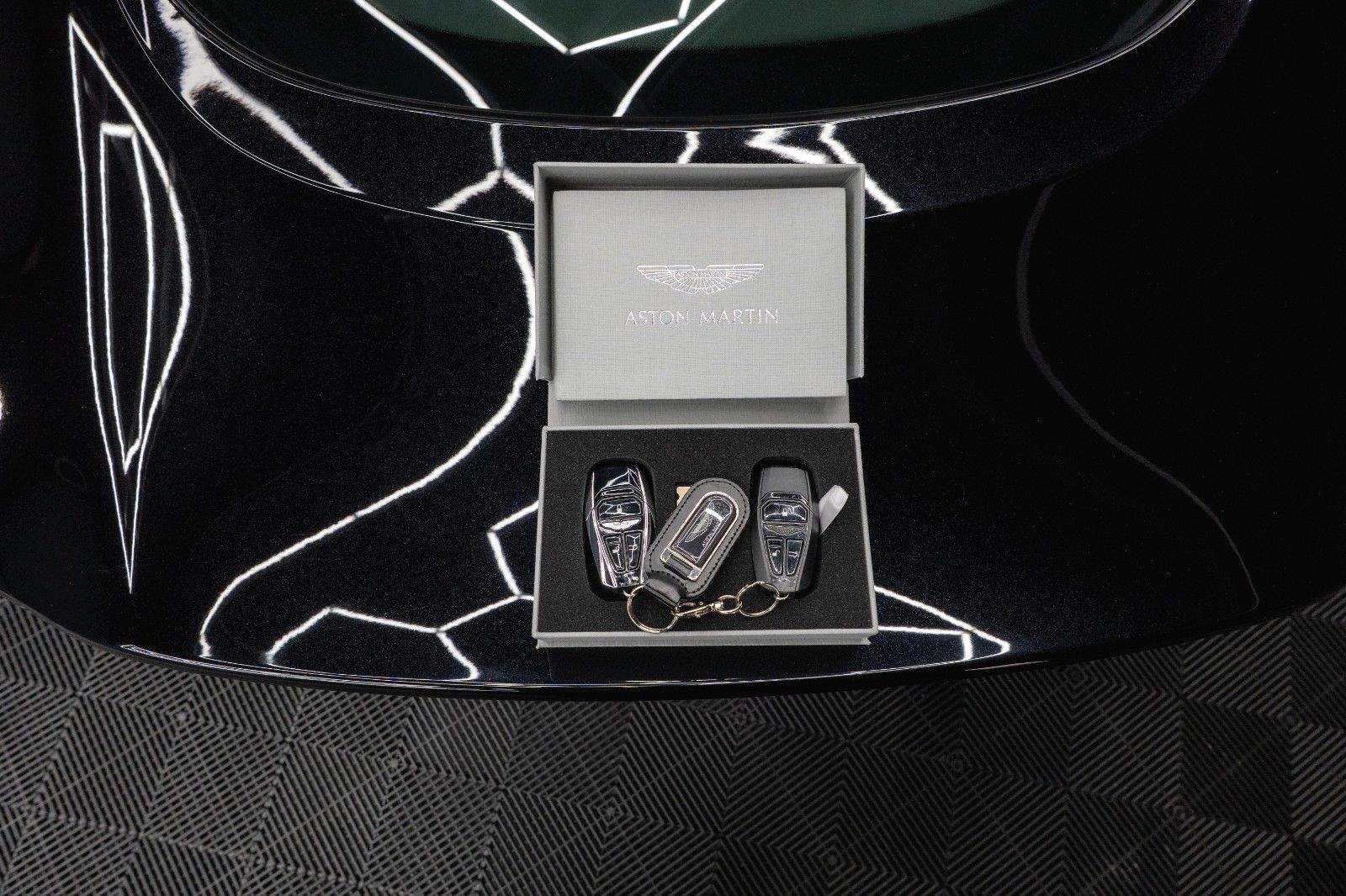 Fahrzeugabbildung Aston Martin V8 Vantage 4.0 V8 DB11 Coupe *1.Hand*360*Memory*