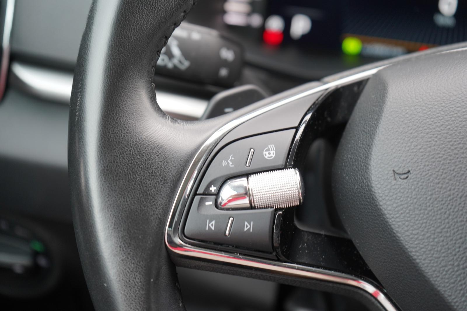 Skoda Karoq 1.5 TSI Tour DSG LED Navi Kamera PDC DAB