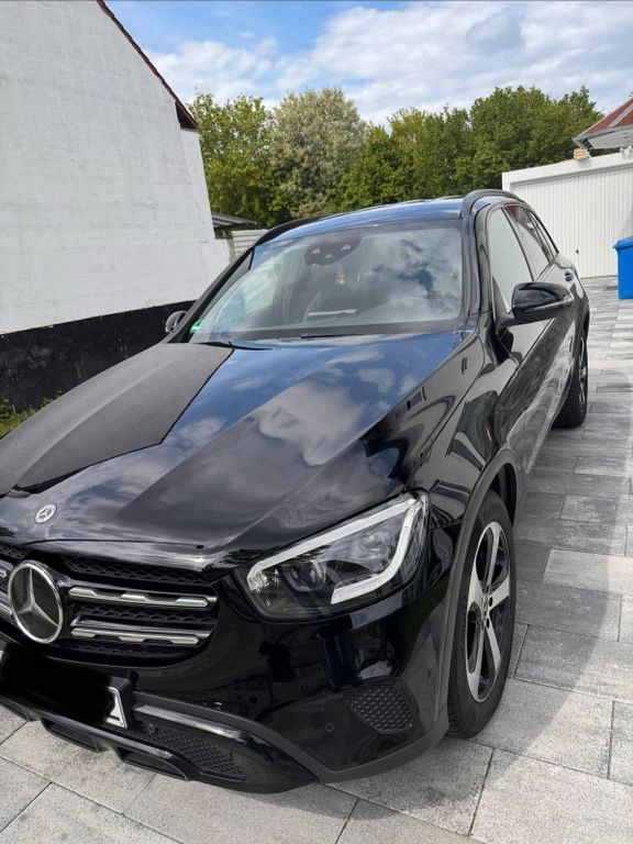Image of Mercedes-Benz GLC 220
