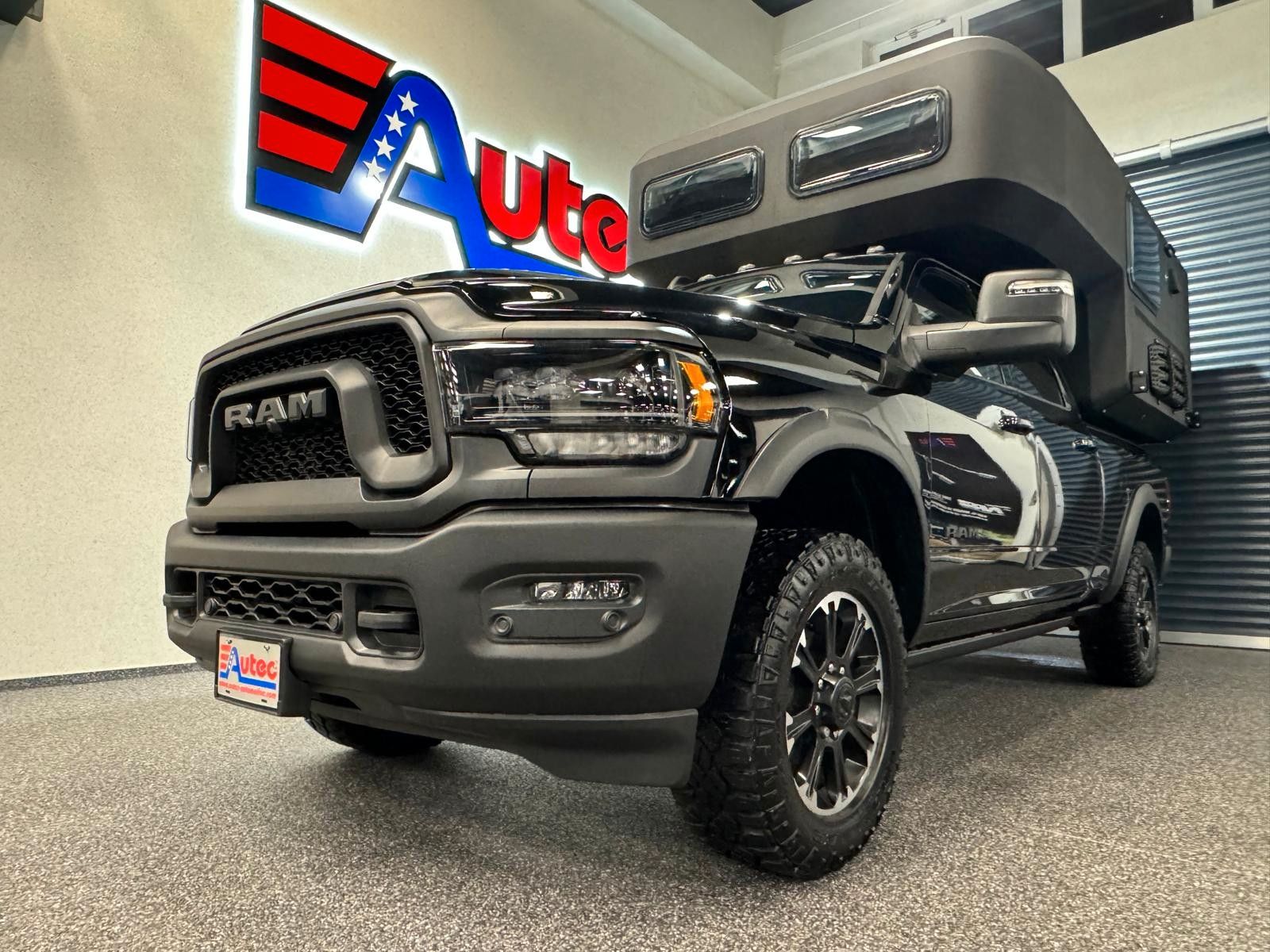 Fahrzeugabbildung Dodge RAM 2500 6.4-V8 LUFTFED. KABINE GLADIATOR XLE