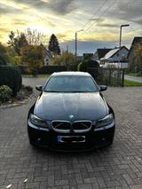 BMW E90 325i - M Paket ab Werk  - BMW 325 in Duisburg