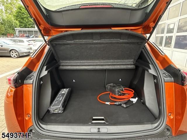 Fahrzeugabbildung Peugeot 2008 GT Pack Elektro NAVI+SHZ+LED+KAMERA