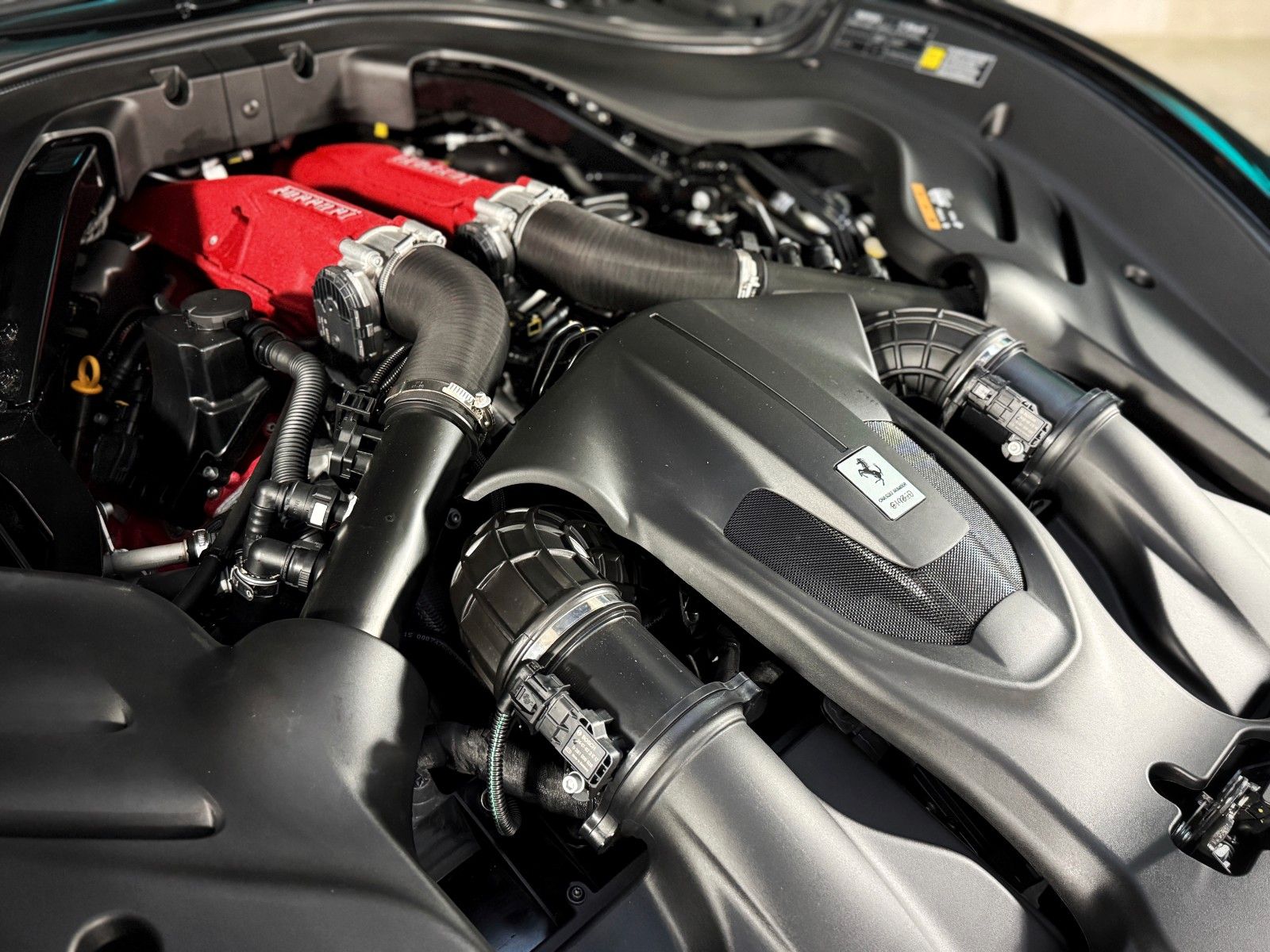 Fahrzeugabbildung Ferrari Roma Spider + Carbon + Daytona + ACC + 360 Grad