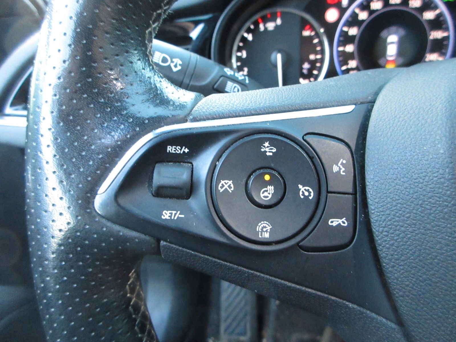 Fahrzeugabbildung Opel Insignia B ST  1.5D ELEG. LED/NAVI/SHZ/LHZ/PANO