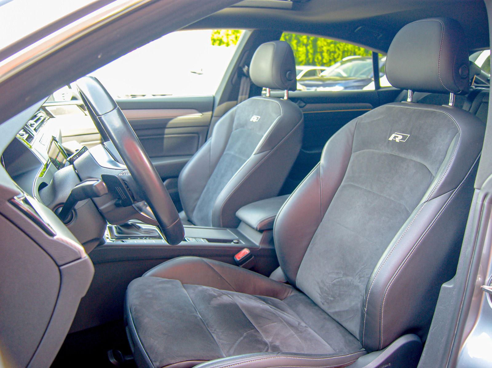 Fahrzeugabbildung Volkswagen Arteon R-Line 4Motion HEADUP PANORAMA STANDHEIZG