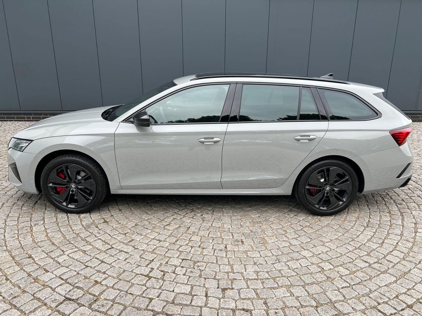 Fahrzeugabbildung SKODA Octavia Combi RS 2,0 TSI DSG *AHK, ACC, Matrix,