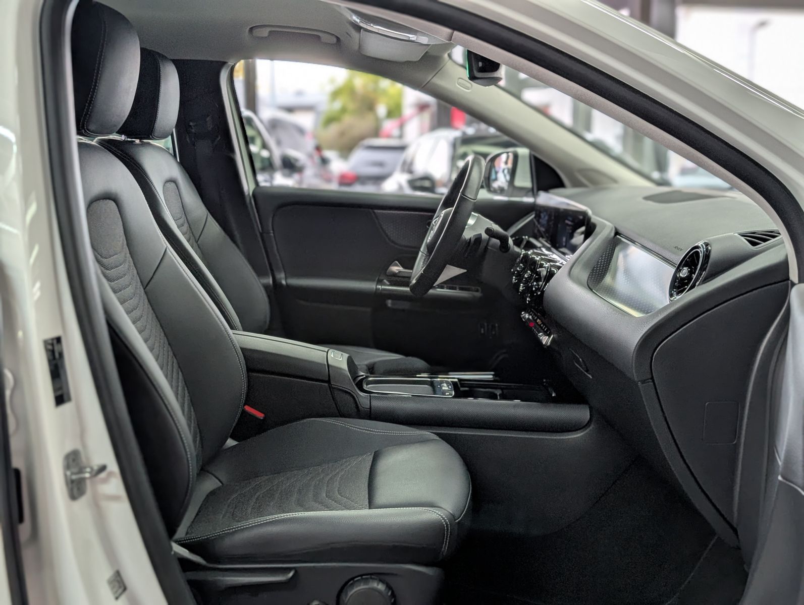 Fahrzeugabbildung Mercedes-Benz GLA 250 e LED LEDER AHK SHZ MFL VIRT KAM WinterP