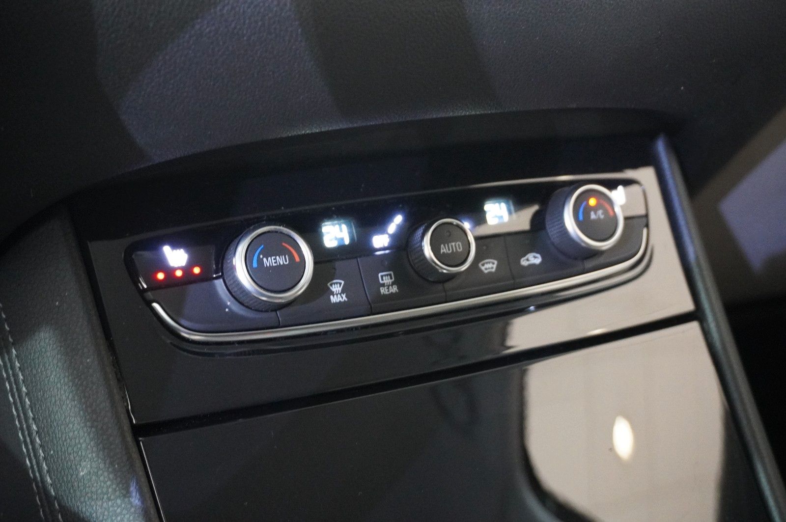 Fahrzeugabbildung Opel Grandland (X) 1.6D DYNAMIC NAVI/LED/360°/SH/GRIP