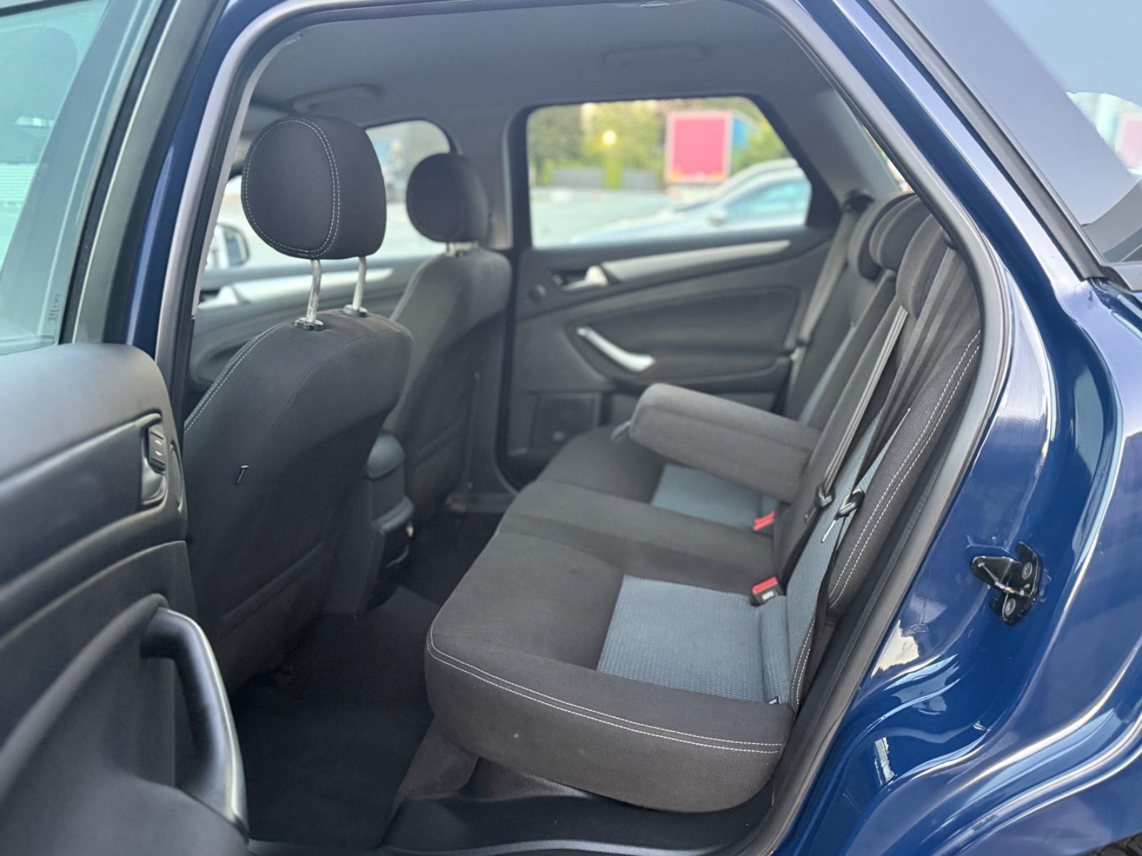 Ford Mondeo 2011 — photo 12