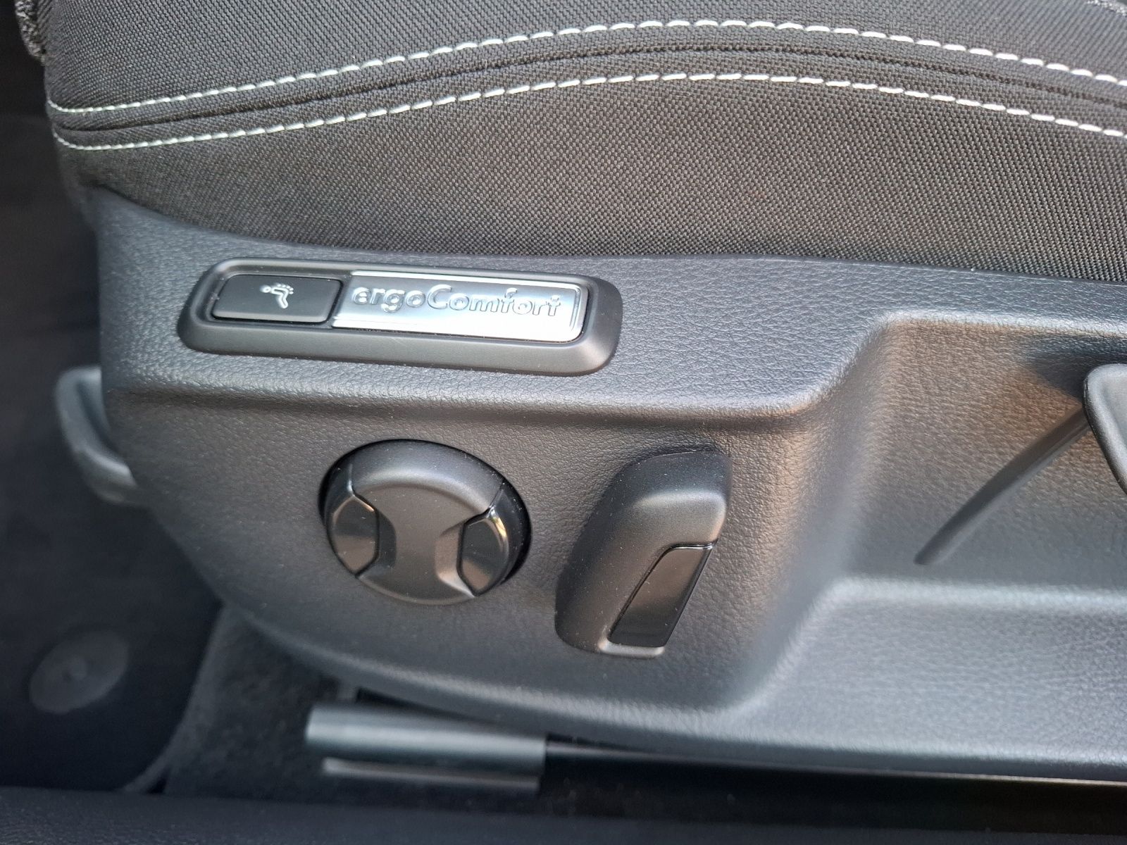 Fahrzeugabbildung Volkswagen Passat Variant GTE LED Navi ACC RFK SH LM