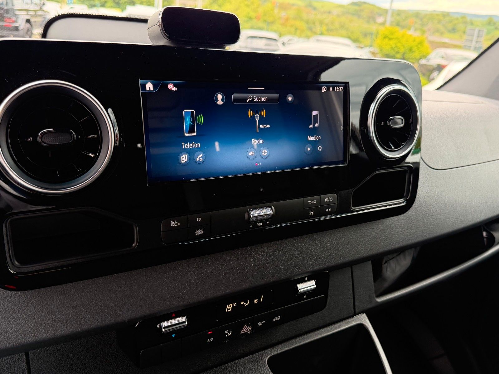 Fahrzeugabbildung Mercedes-Benz Sprinter 319 CDI 4x4 3665 DISTRONIC AHK LED