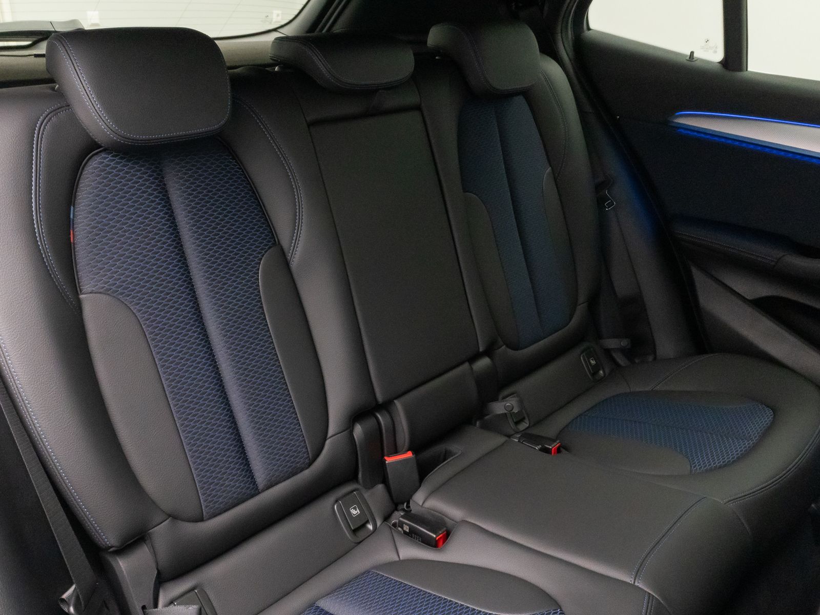 Fahrzeugabbildung BMW X2 xD20i M Sport Kamera HUD DAB Navi+ Alarm 19"