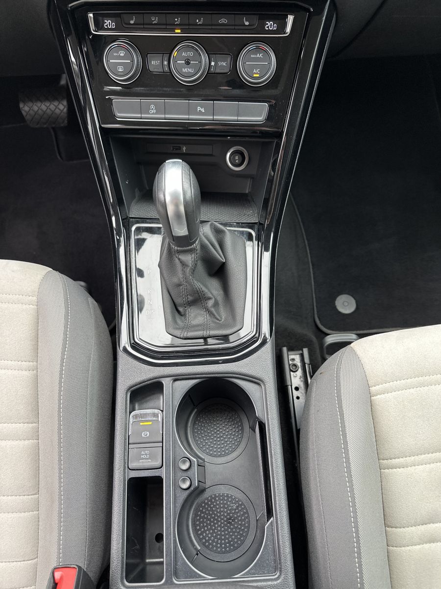 Fahrzeugabbildung Volkswagen Touran 2.0 TDI DSG Highline NAV+LED+ACC+17ZO+1HD