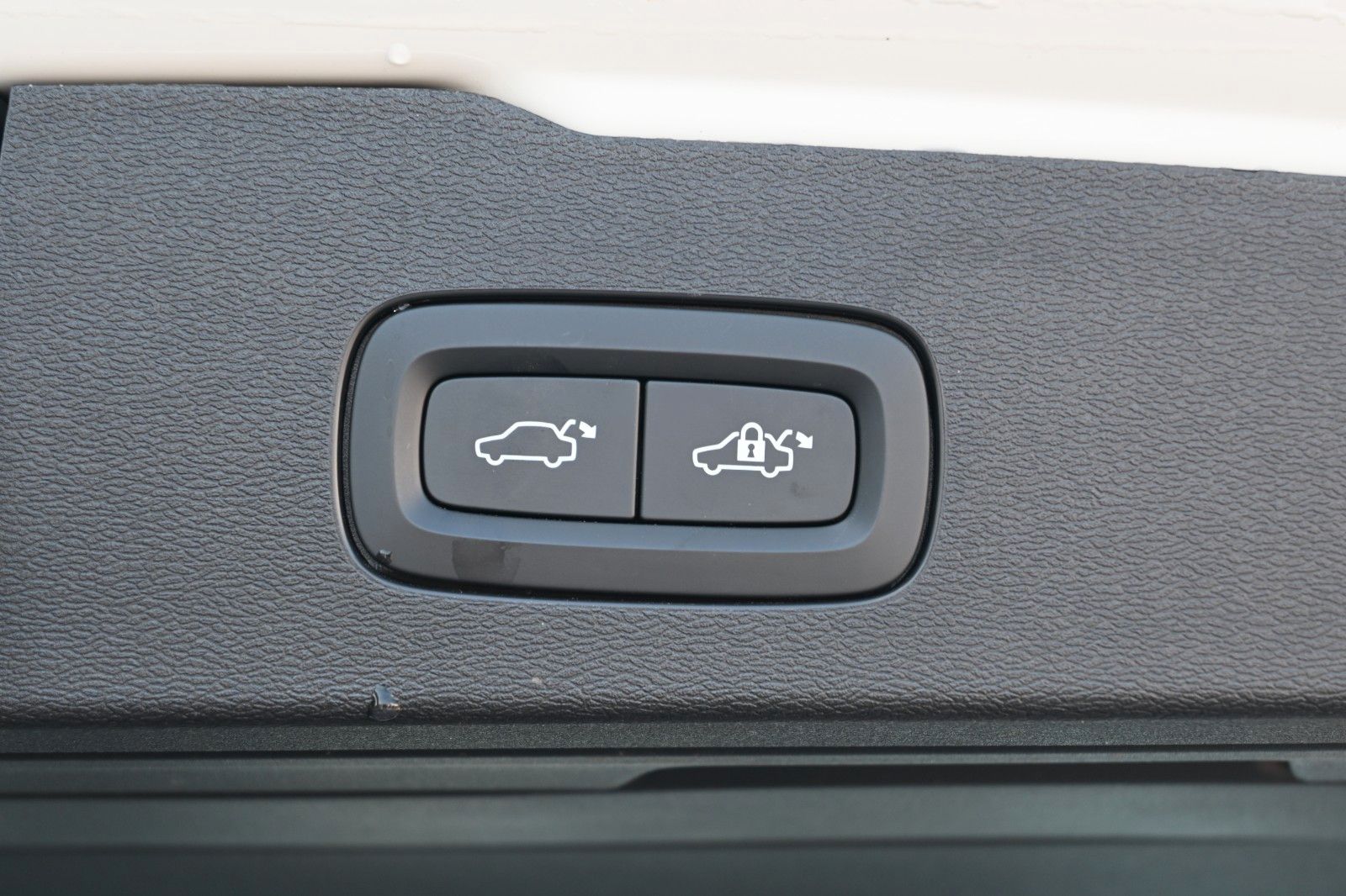 Fahrzeugabbildung Volvo V60 T6 Inscription PHEV AWD *Pano*RFK*LED*