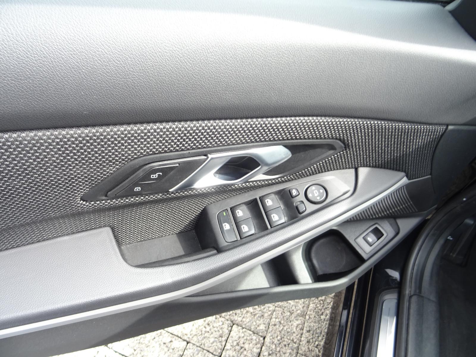 BMW 3 Series iA Touring LED Navi HUD Virt. Kamera Innov., миниатюра 12