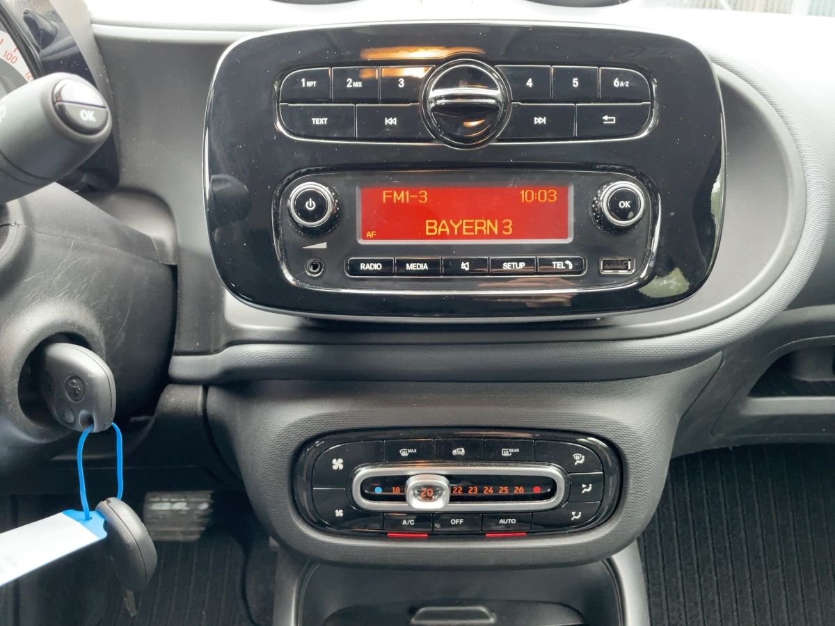 Fahrzeugabbildung Smart Smart ForFour EQ DAB/Tempomat/Klima