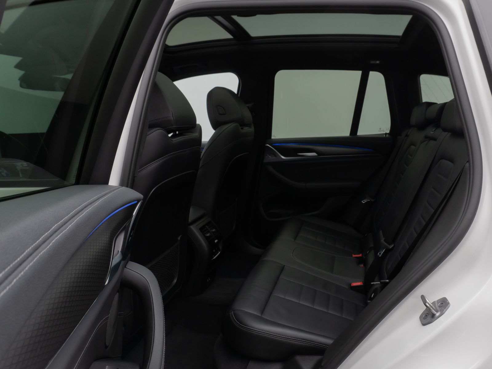 Fahrzeugabbildung BMW X3 M40i Panorama Kamera HUD DAB HiFi LED 20Zoll