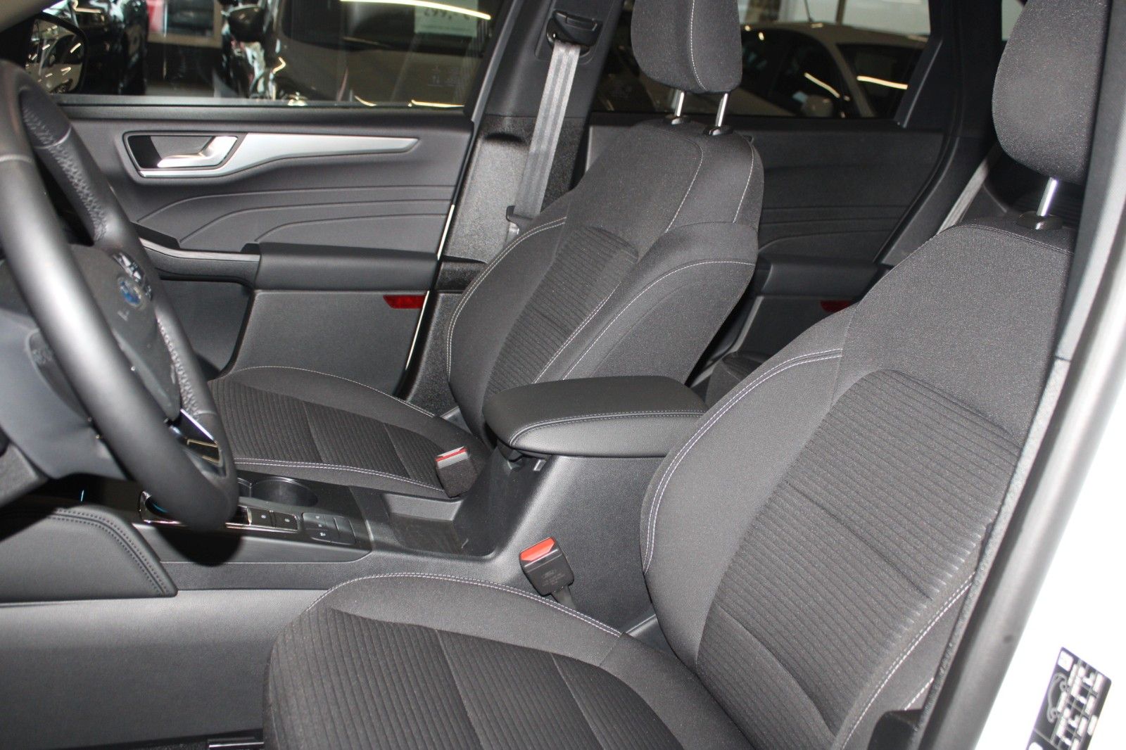 Fahrzeugabbildung Ford Kuga PHEV Aut. Titanium LED NAVI WinterPaket