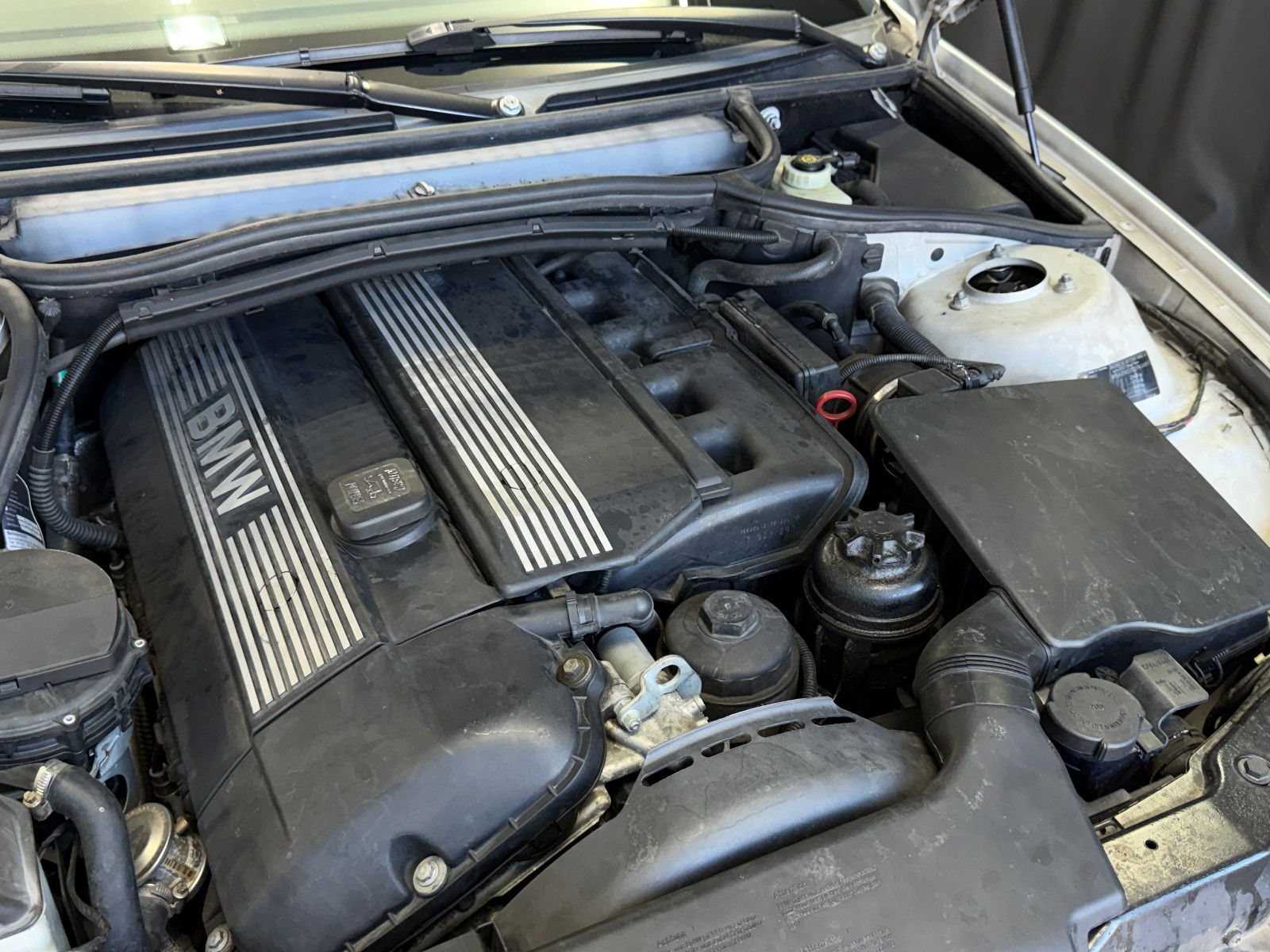 Fahrzeugabbildung BMW 330Ci|M-PAKET 2|HIFI|PDC|NAVI|LCI