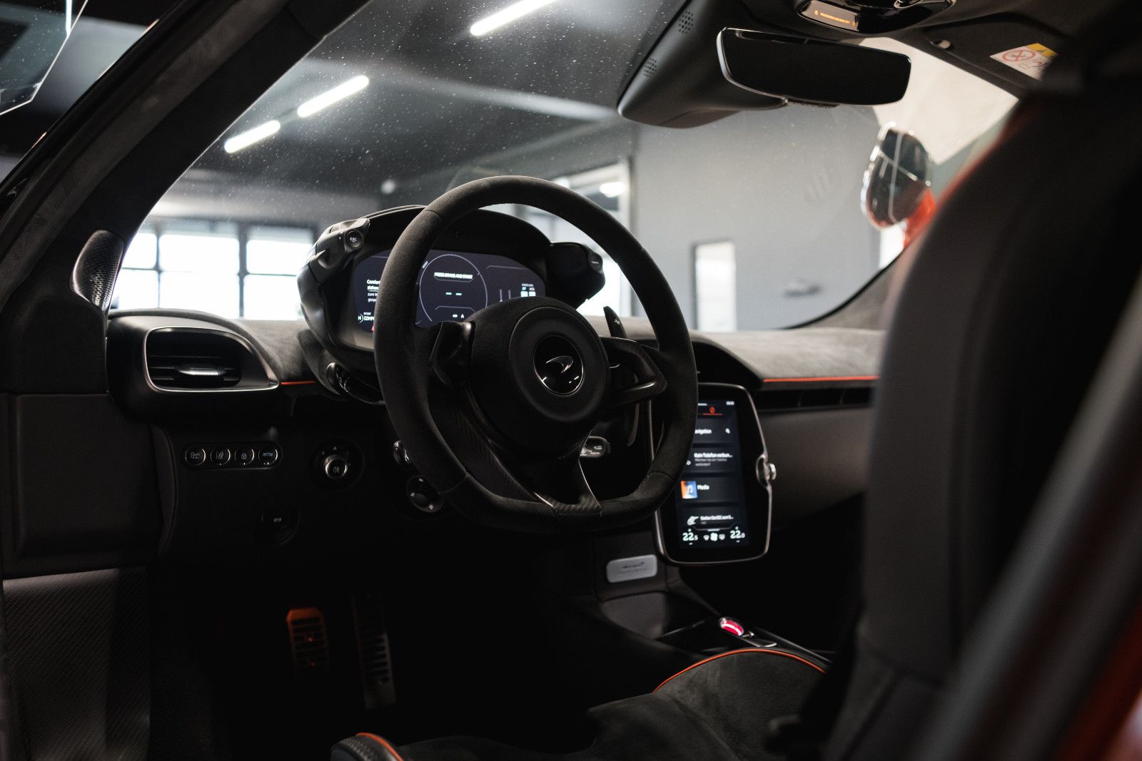 Fahrzeugabbildung McLaren Artura-Lift-Tech.Pack-Prac.Pack-B&W-Steuer!
