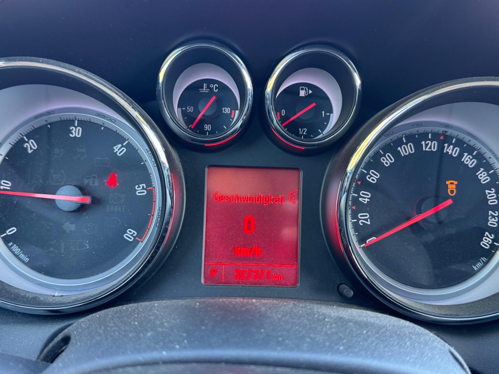 Opel Astra 2011 — photo 15