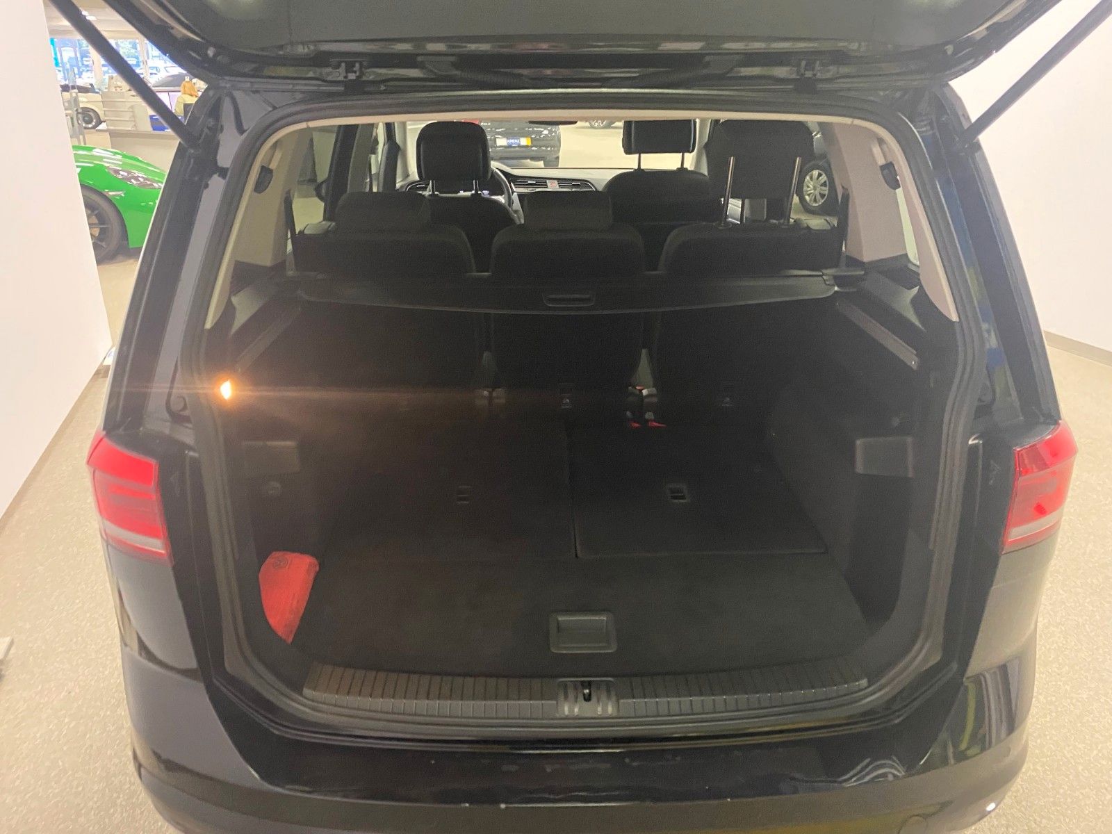 Fahrzeugabbildung Volkswagen Touran 1.5 TSI DSG ACTIVE+7 Sitze+ACC+NAVI+Totwi