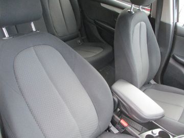 BMW 218 Gran Tourer - 12