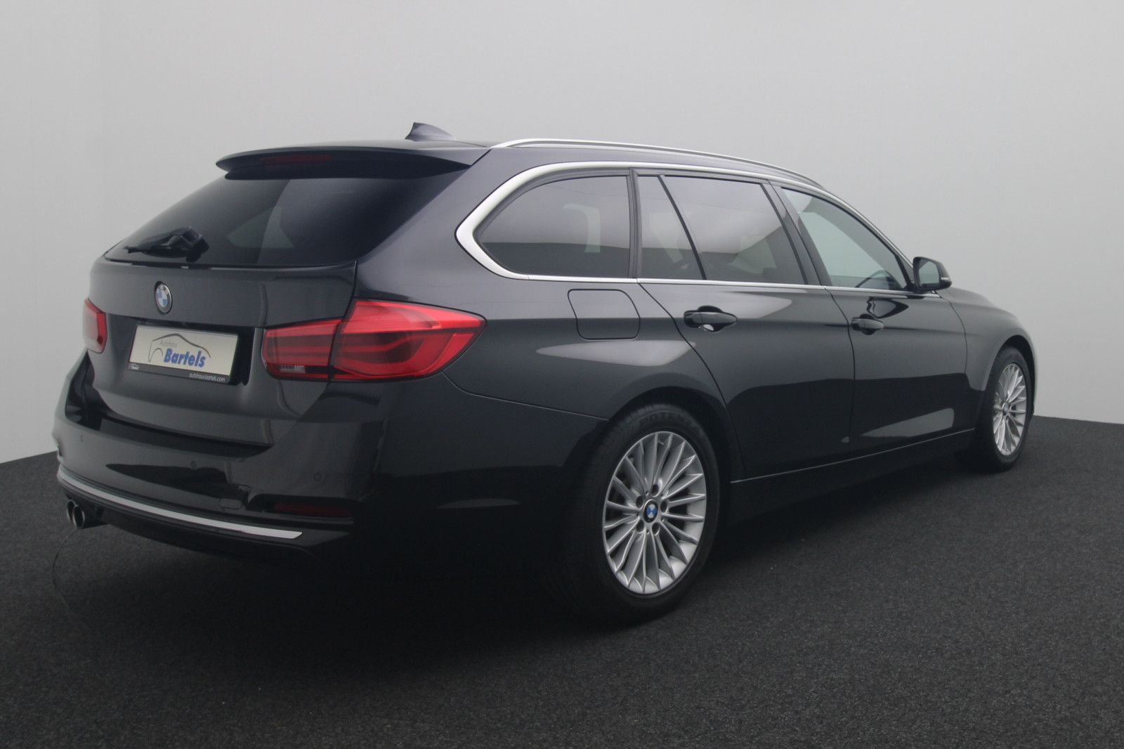 Fahrzeugabbildung BMW 320d Touring Luxury Leder AHK ACC Panorama